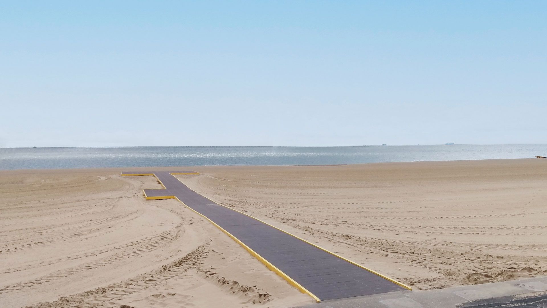 Lowestoft Beach Boardwalk Image